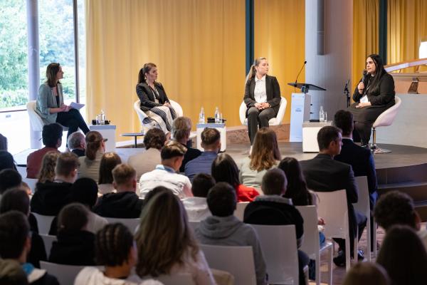 Podiumsdiskussion bei Veranstaltung 30 Jahre Solingen