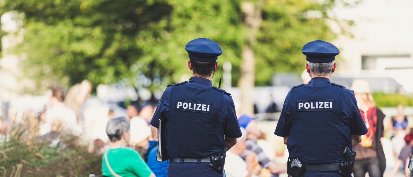 Zwei Polizisten